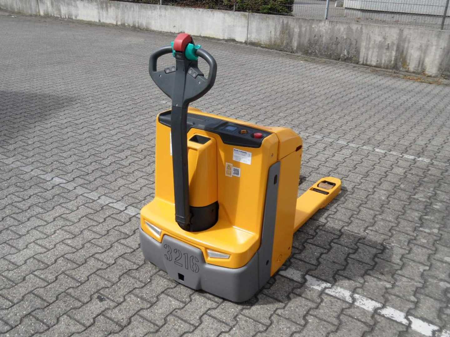 Used Forklift Jungheinrich EJE 222 - wenig Stunden - Baujahr 2022 Žemo kėlimo krautuvas su grąžulu (Image 9)