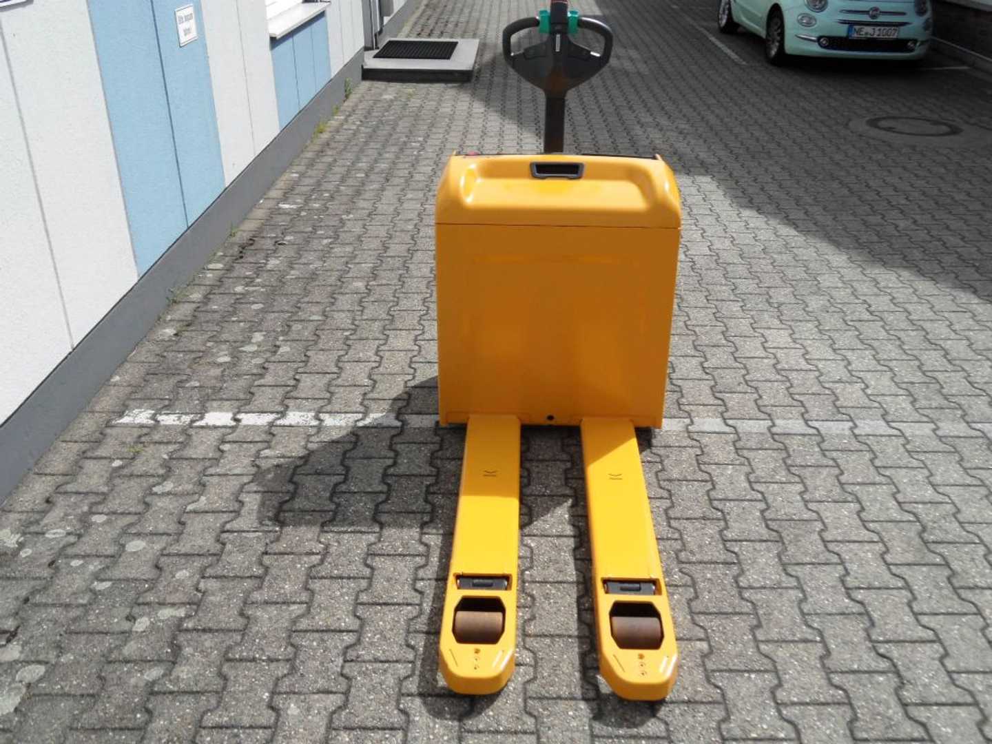 Used Forklift Jungheinrich EJE 222 - wenig Stunden - Baujahr 2022 Žemo kėlimo krautuvas su grąžulu (Image 10)