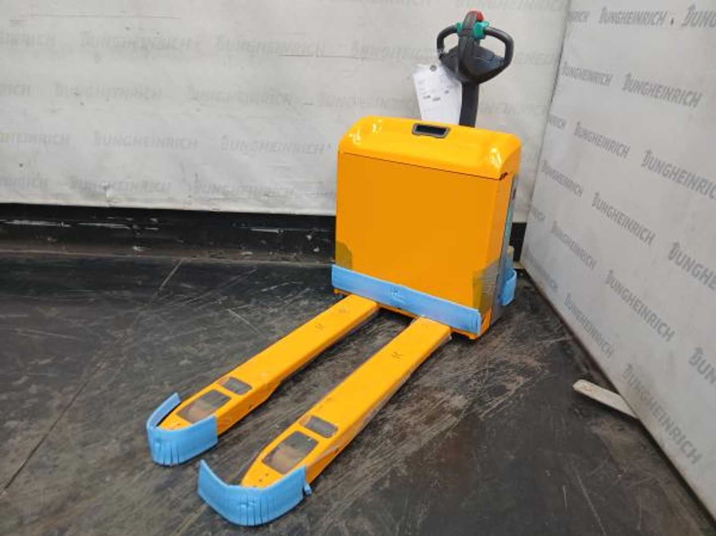 Used Forklift Jungheinrich EJE 114 24 115 54 Žemo kėlimo krautuvas su grąžulu (Image 2) Used Forklift Jungheinrich EJE 114 24 115 54 Žemo kėlimo krautuvas su grąžulu (Image 2)