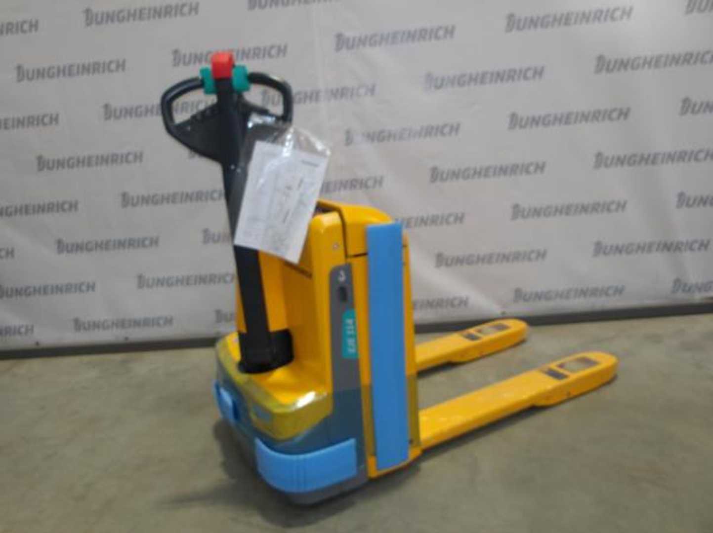 Used Forklift Jungheinrich EJE 114 100-67 Žemo kėlimo krautuvas su grąžulu (Image 2) Used Forklift Jungheinrich EJE 114 100-67 Žemo kėlimo krautuvas su grąžulu (Image 2)