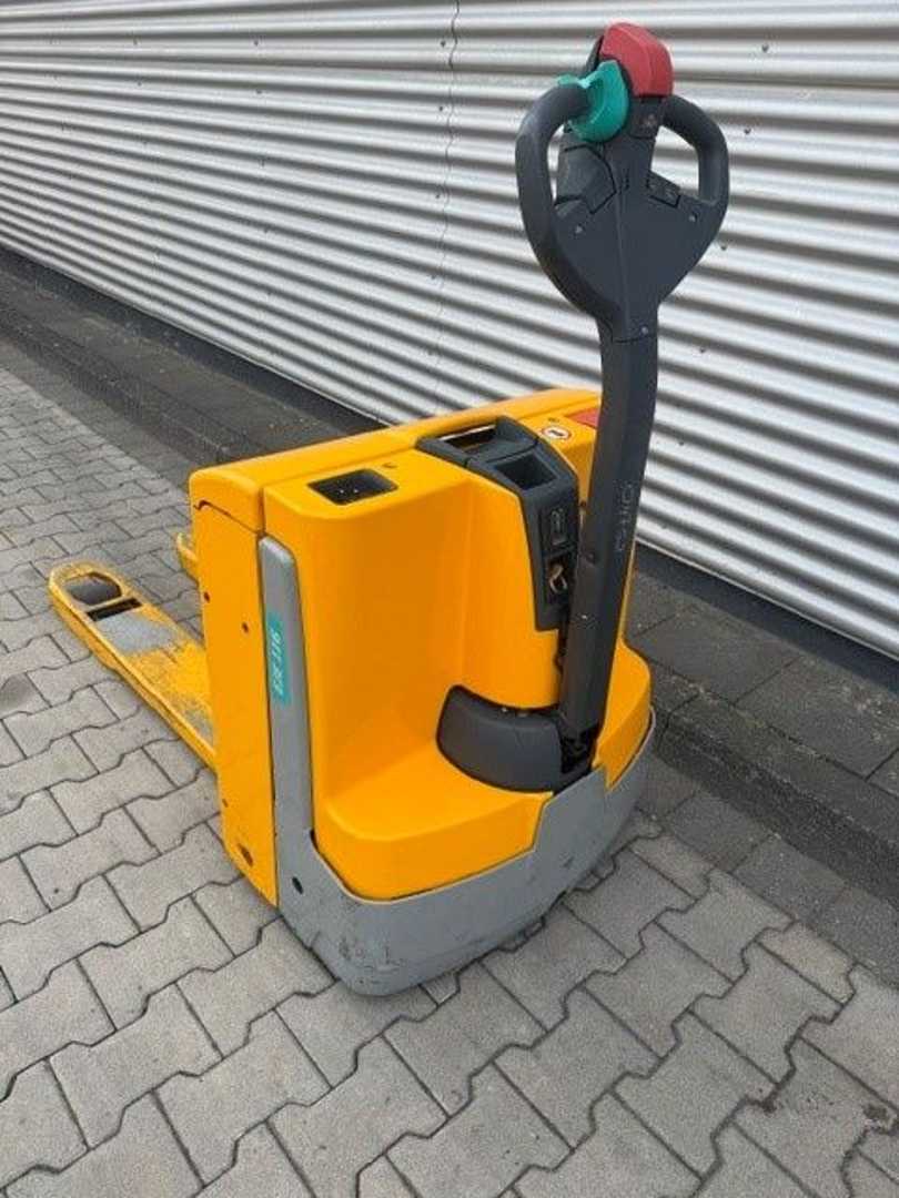 Used Forklift Jungheinrich EJE116 Žemo kėlimo krautuvas su grąžulu (Image 3)