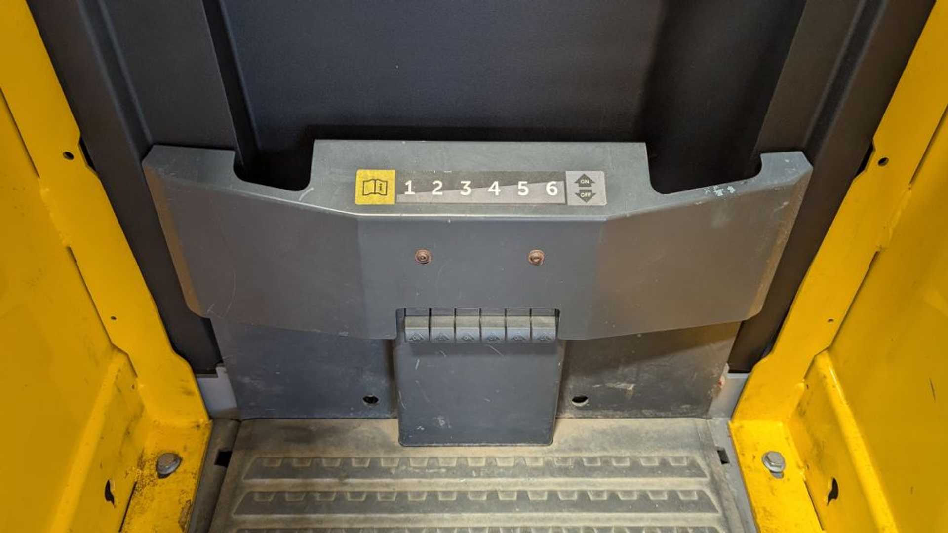Used Forklift Jungheinrich ERE 120 feste Standplattform Žemo kėlimo krautuvas su grąžulu (Image 6) Used Forklift Jungheinrich ERE 120 feste Standplattform Žemo kėlimo krautuvas su grąžulu (Image 6)