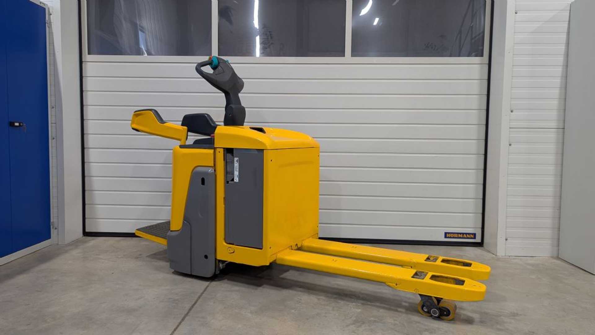 Used Forklift Jungheinrich ERE 120 17 115 51 Žemo kėlimo krautuvas su grąžulu (Image 3) Used Forklift Jungheinrich ERE 120 17 115 51 Žemo kėlimo krautuvas su grąžulu (Image 3)