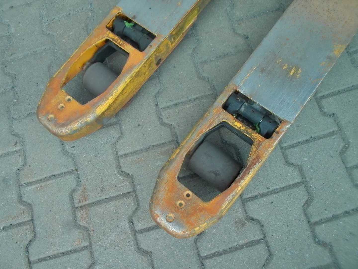 Used Forklift Jungheinrich EJE 220 Žemo kėlimo krautuvas su grąžulu (Image 4) Used Forklift Jungheinrich EJE 220 Žemo kėlimo krautuvas su grąžulu (Image 4)