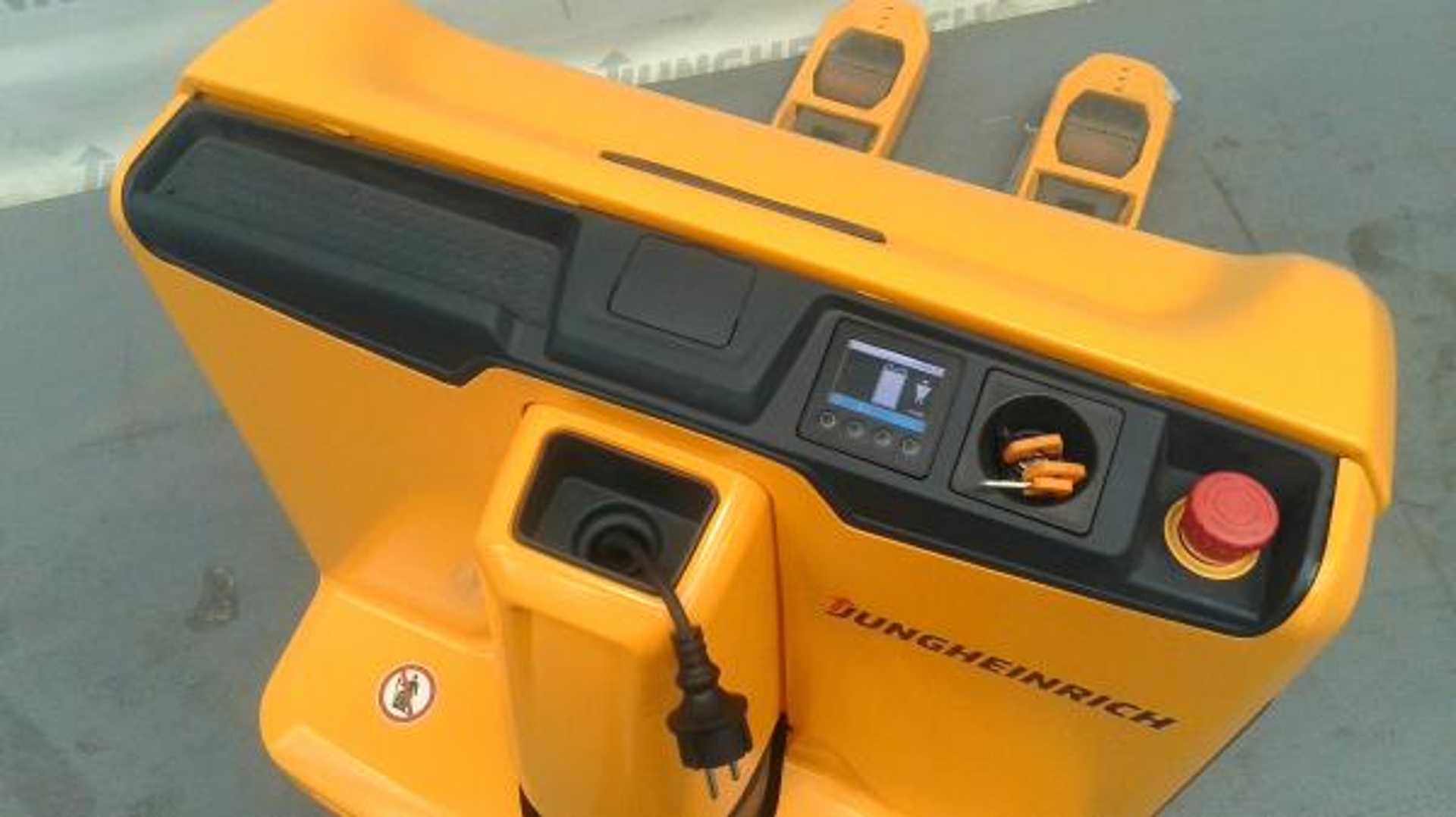Used Forklift Jungheinrich EJE 116 Li 100-55K Žemo kėlimo krautuvas su grąžulu (Image 3) Used Forklift Jungheinrich EJE 116 Li 100-55K Žemo kėlimo krautuvas su grąžulu (Image 3)