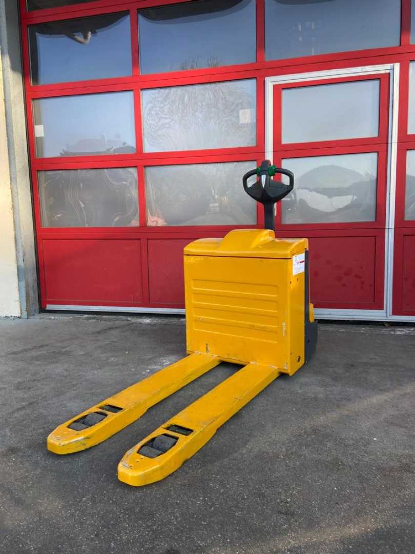 Used Forklift Jungheinrich EJE 230 Žemo kėlimo krautuvas su grąžulu (Image 2) Used Forklift Jungheinrich EJE 230 Žemo kėlimo krautuvas su grąžulu (Image 2)