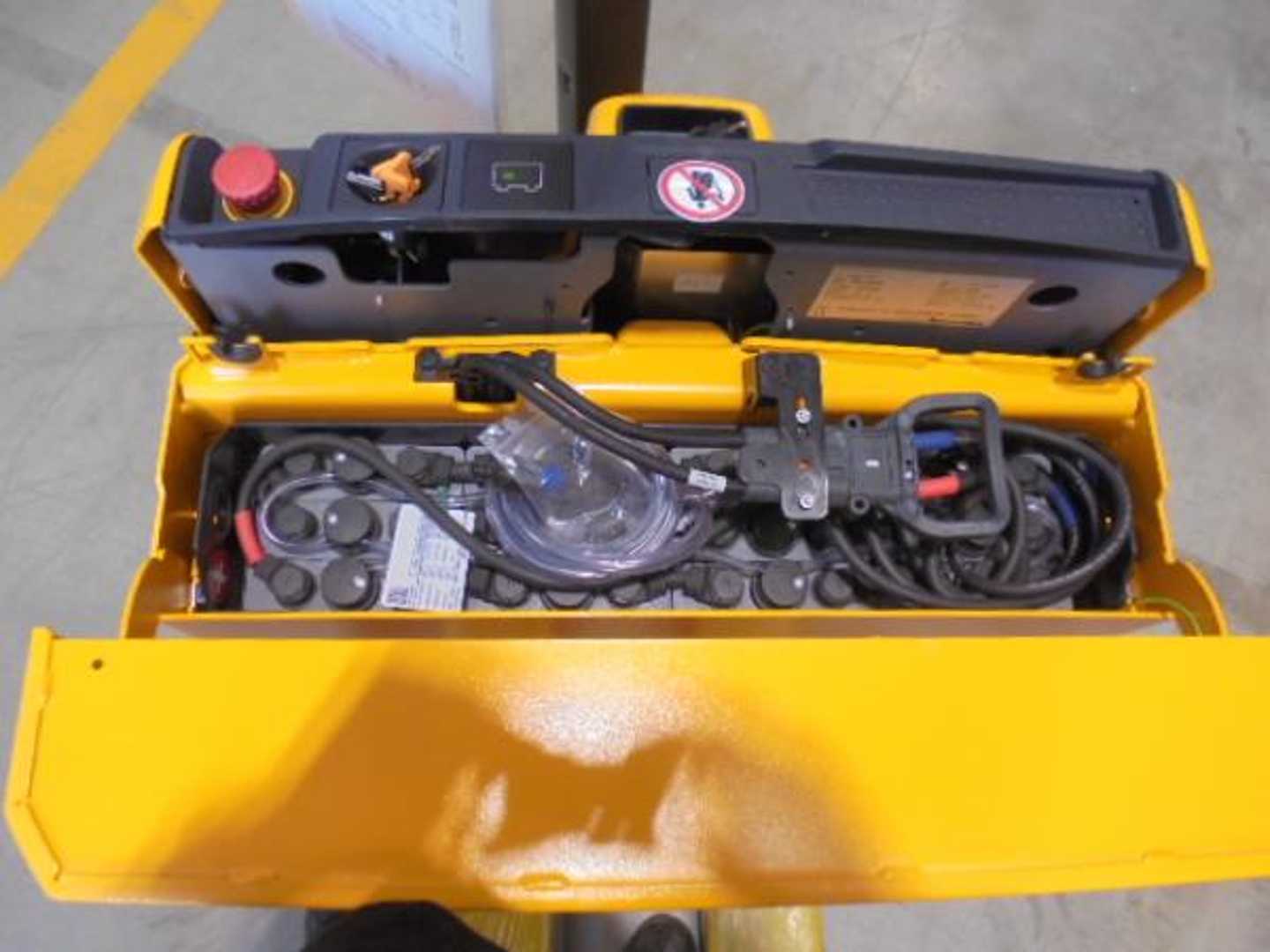 Used Forklift Jungheinrich EJE 114 115-51 Žemo kėlimo krautuvas su grąžulu (Image 3)