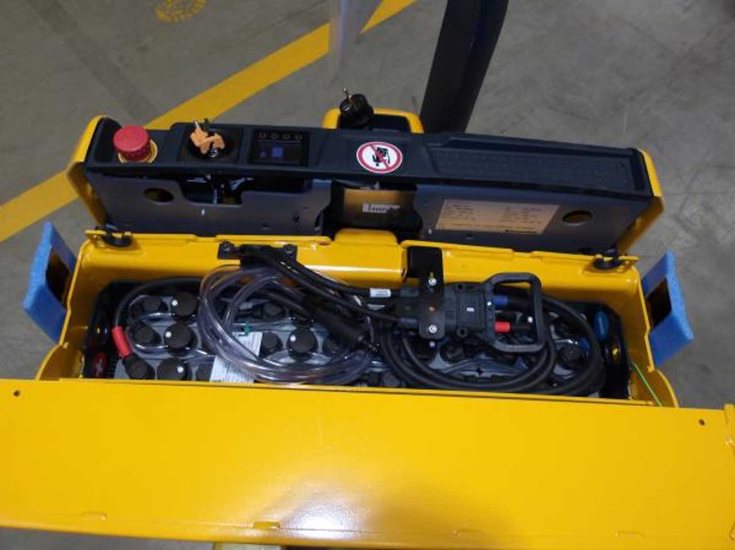 Used Forklift Jungheinrich EJE 114 120-53 Žemo kėlimo krautuvas su grąžulu (Image 3)