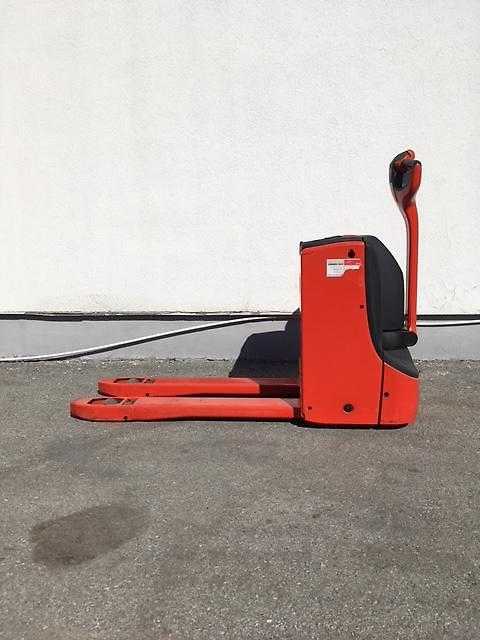 Used Forklift Linde T16/1152 Žemo kėlimo krautuvas su grąžulu (Image 2) Used Forklift Linde T16/1152 Žemo kėlimo krautuvas su grąžulu (Image 2)