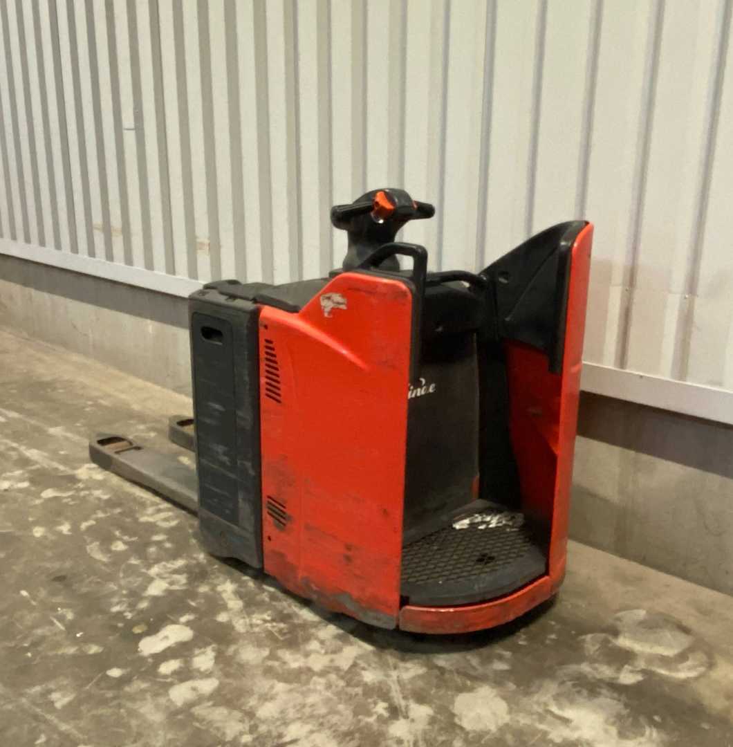 Used Forklift Linde T20SP-02 BR131 Žemo kėlimo krautuvas su grąžulu (Image 5) Used Forklift Linde T20SP-02 BR131 Žemo kėlimo krautuvas su grąžulu (Image 5)