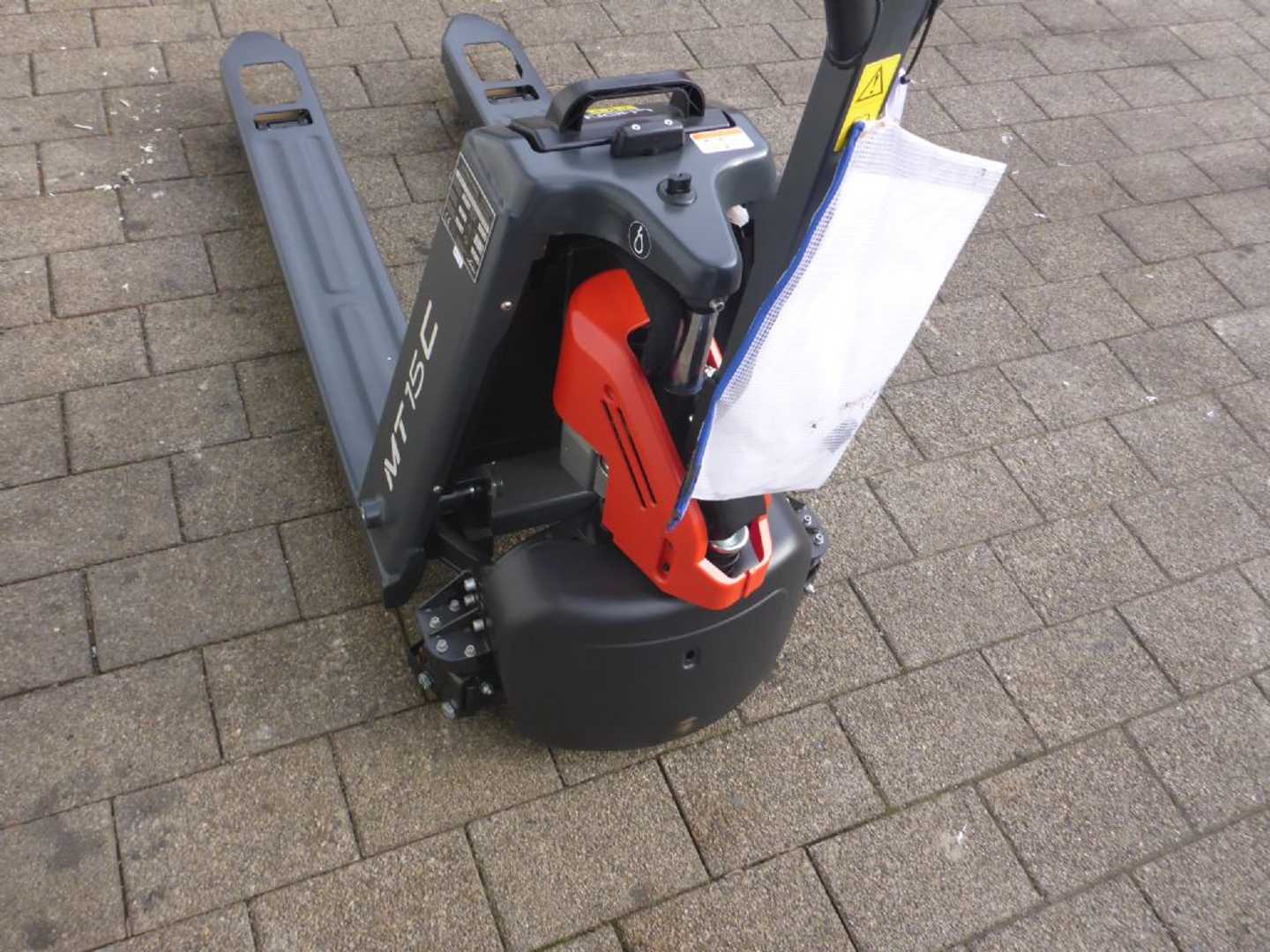Used Forklift Linde MT15C Žemo kėlimo krautuvas su grąžulu (Image 4) Used Forklift Linde MT15C Žemo kėlimo krautuvas su grąžulu (Image 4)