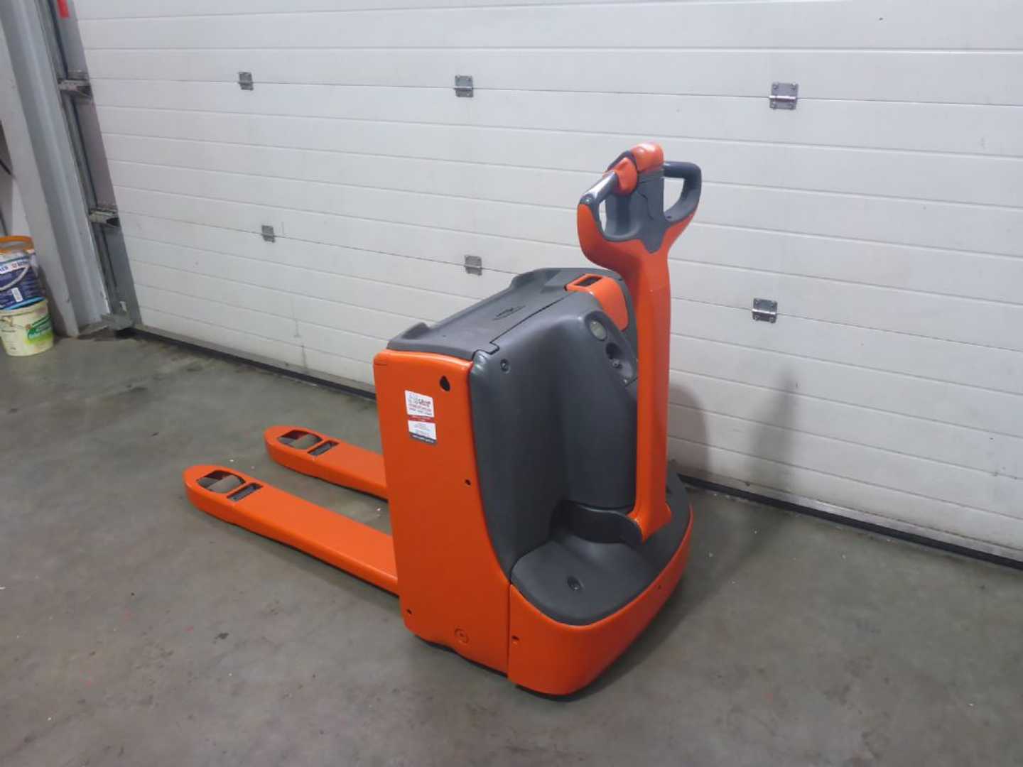 Used Forklift Linde T18 Žemo kėlimo krautuvas su grąžulu (Image 1) Used Forklift Linde T18 Žemo kėlimo krautuvas su grąžulu (Image 1)