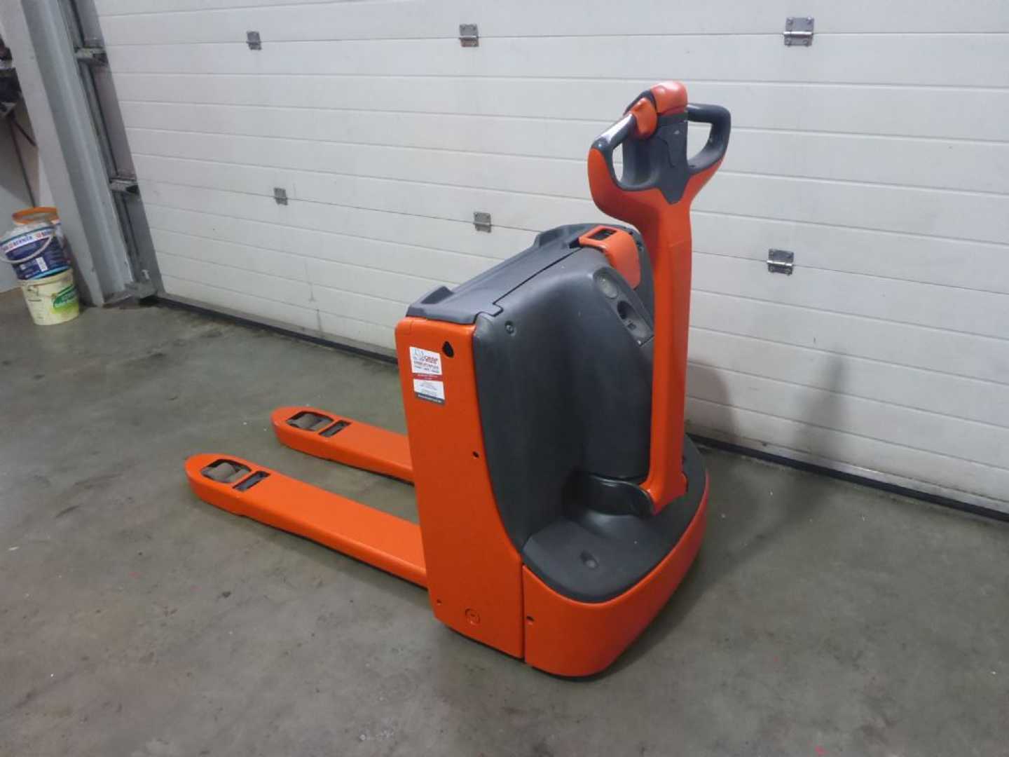 Used Forklift Linde T16 Žemo kėlimo krautuvas su grąžulu (Image 2) Used Forklift Linde T16 Žemo kėlimo krautuvas su grąžulu (Image 2)