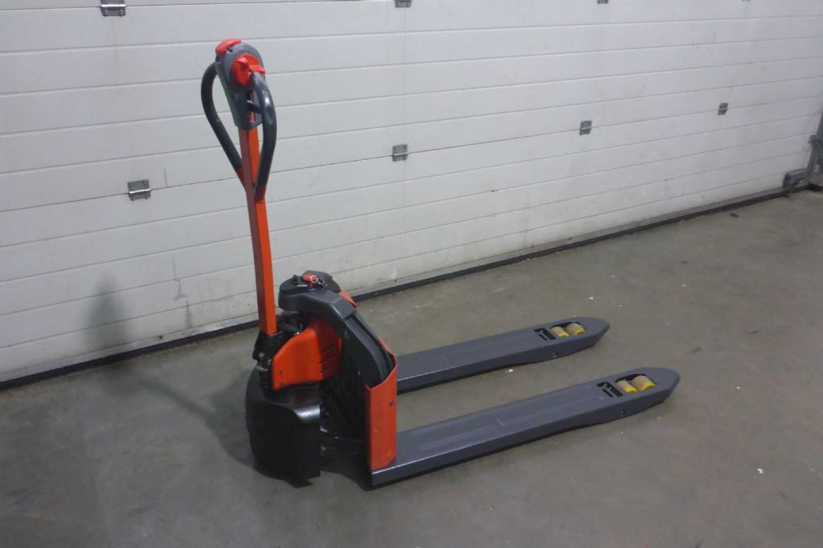 Used Forklift Linde MT 12 Žemo kėlimo krautuvas su grąžulu (Image 1) Used Forklift Linde MT 12 Žemo kėlimo krautuvas su grąžulu (Image 1)