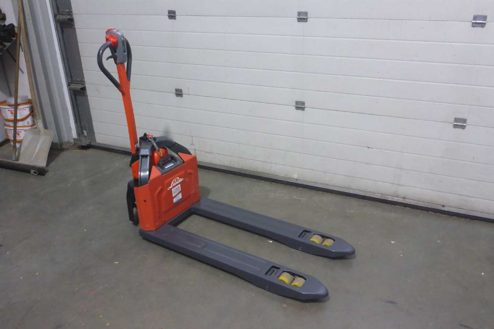 Used Forklift Linde MT 12 Žemo kėlimo krautuvas su grąžulu (Image 2) Used Forklift Linde MT 12 Žemo kėlimo krautuvas su grąžulu (Image 2)
