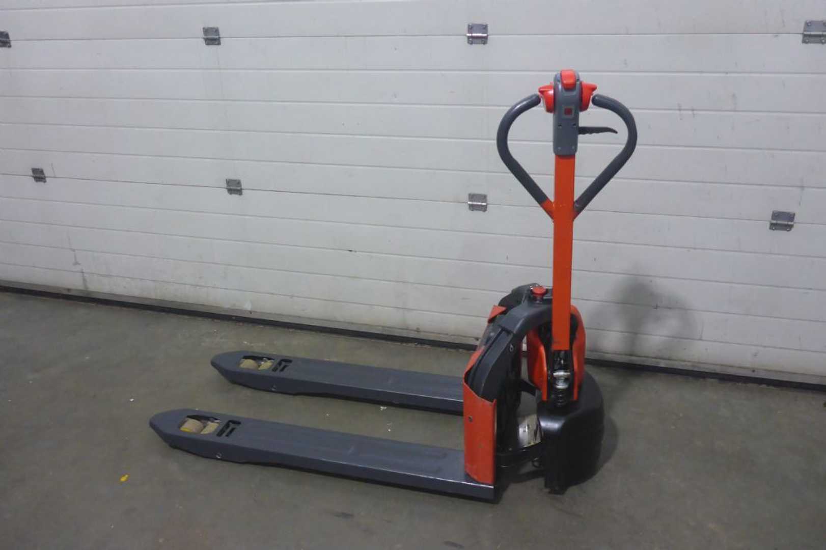 Used Forklift Linde MT 12 Žemo kėlimo krautuvas su grąžulu (Image 3) Used Forklift Linde MT 12 Žemo kėlimo krautuvas su grąžulu (Image 3)