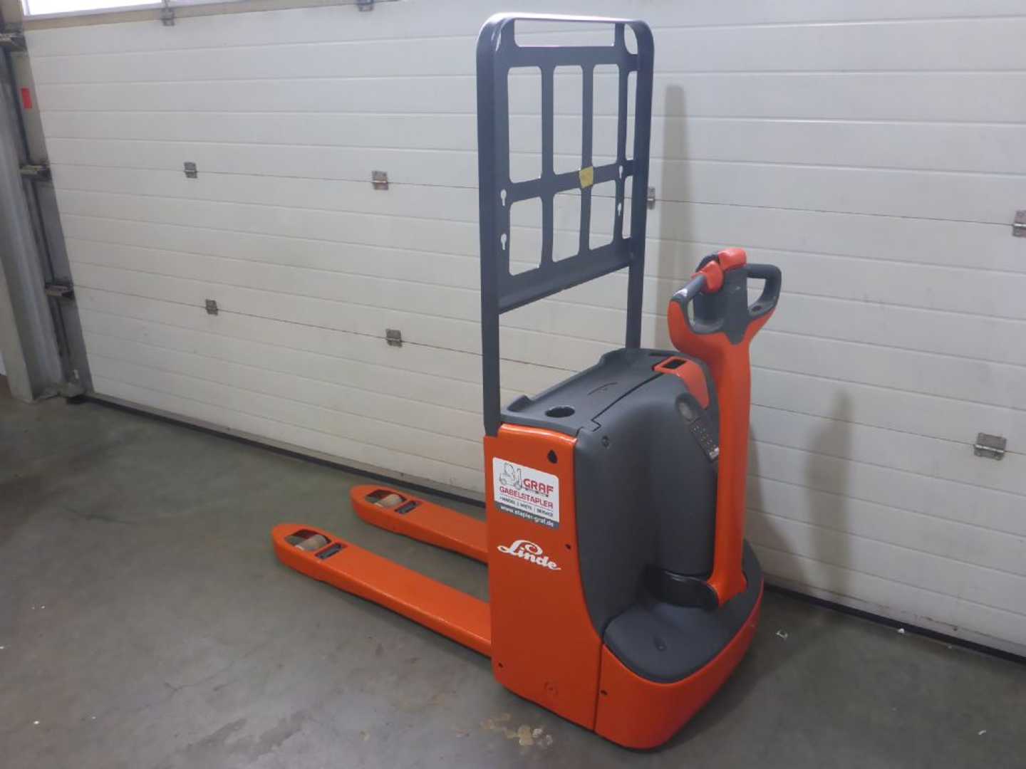 Used Forklift Linde T16 Žemo kėlimo krautuvas su grąžulu (Image 2) Used Forklift Linde T16 Žemo kėlimo krautuvas su grąžulu (Image 2)