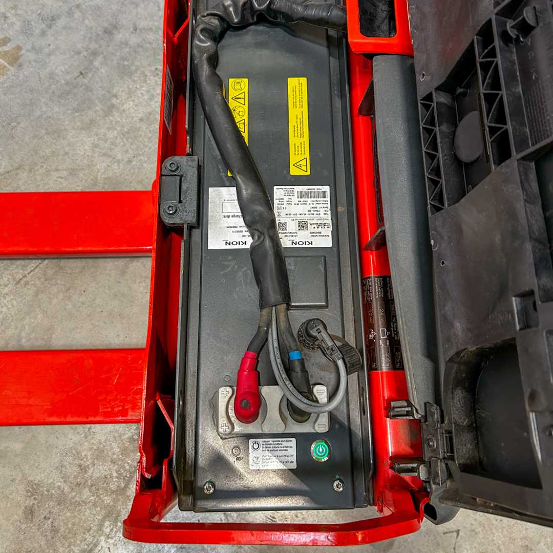 Used Forklift Linde T16 : 1,6 t Žemo kėlimo krautuvas su grąžulu (Image 5) Used Forklift Linde T16 : 1,6 t Žemo kėlimo krautuvas su grąžulu (Image 5)