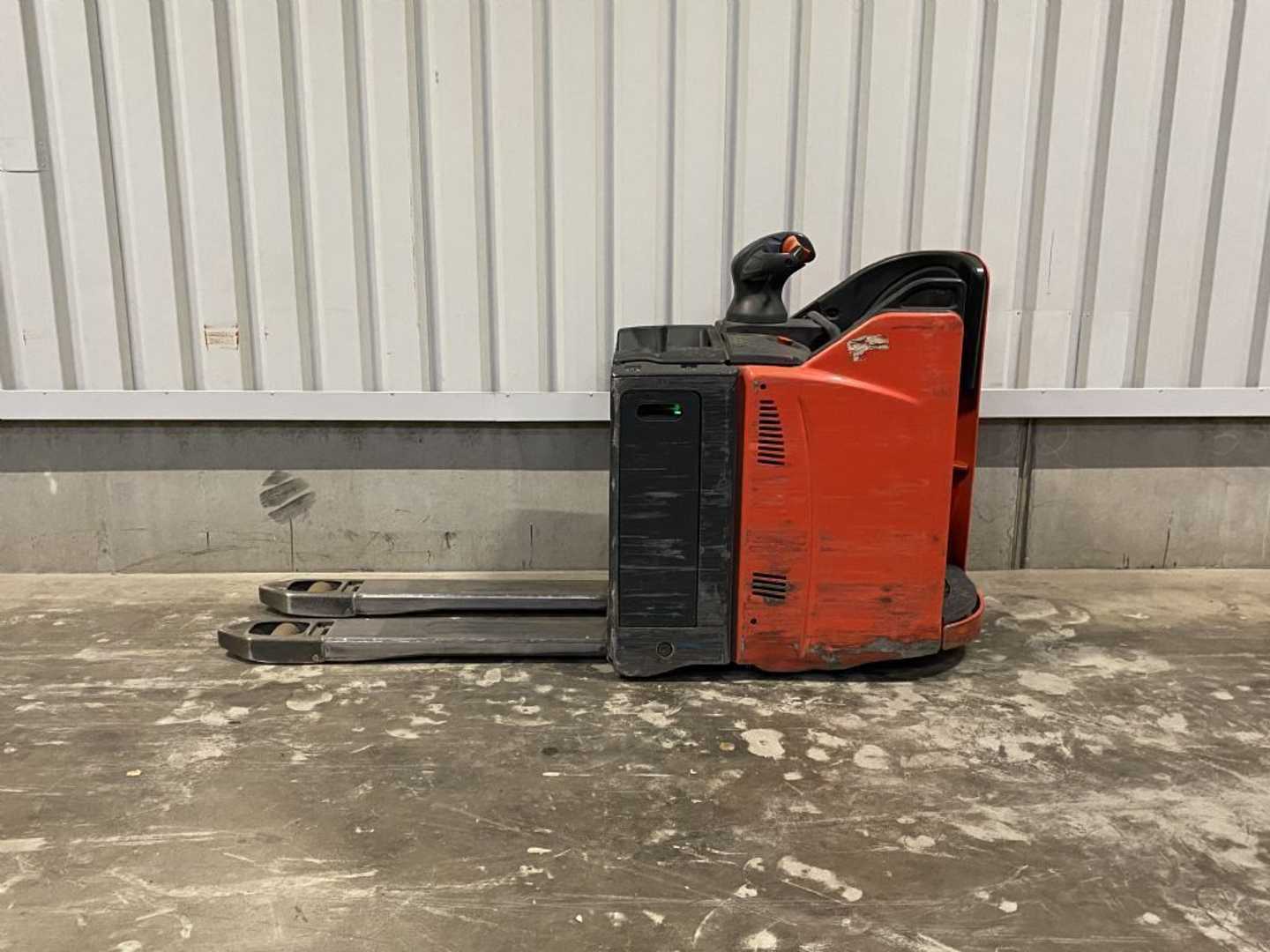 Used Forklift Linde T20SP-02 BR131 Žemo kėlimo krautuvas su grąžulu (Image 1) Used Forklift Linde T20SP-02 BR131 Žemo kėlimo krautuvas su grąžulu (Image 1)