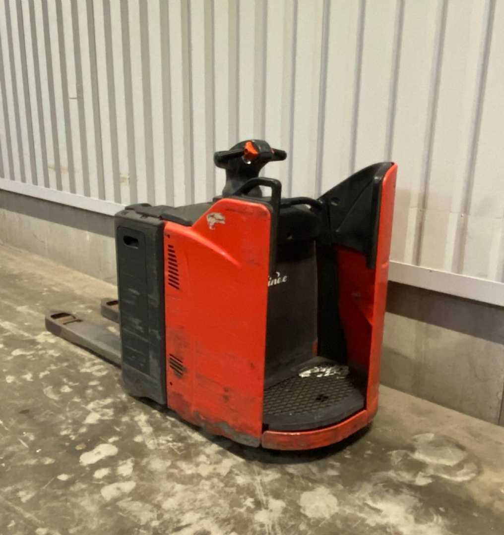 Used Forklift Linde T20SP-02 BR131 Žemo kėlimo krautuvas su grąžulu (Image 3) Used Forklift Linde T20SP-02 BR131 Žemo kėlimo krautuvas su grąžulu (Image 3)