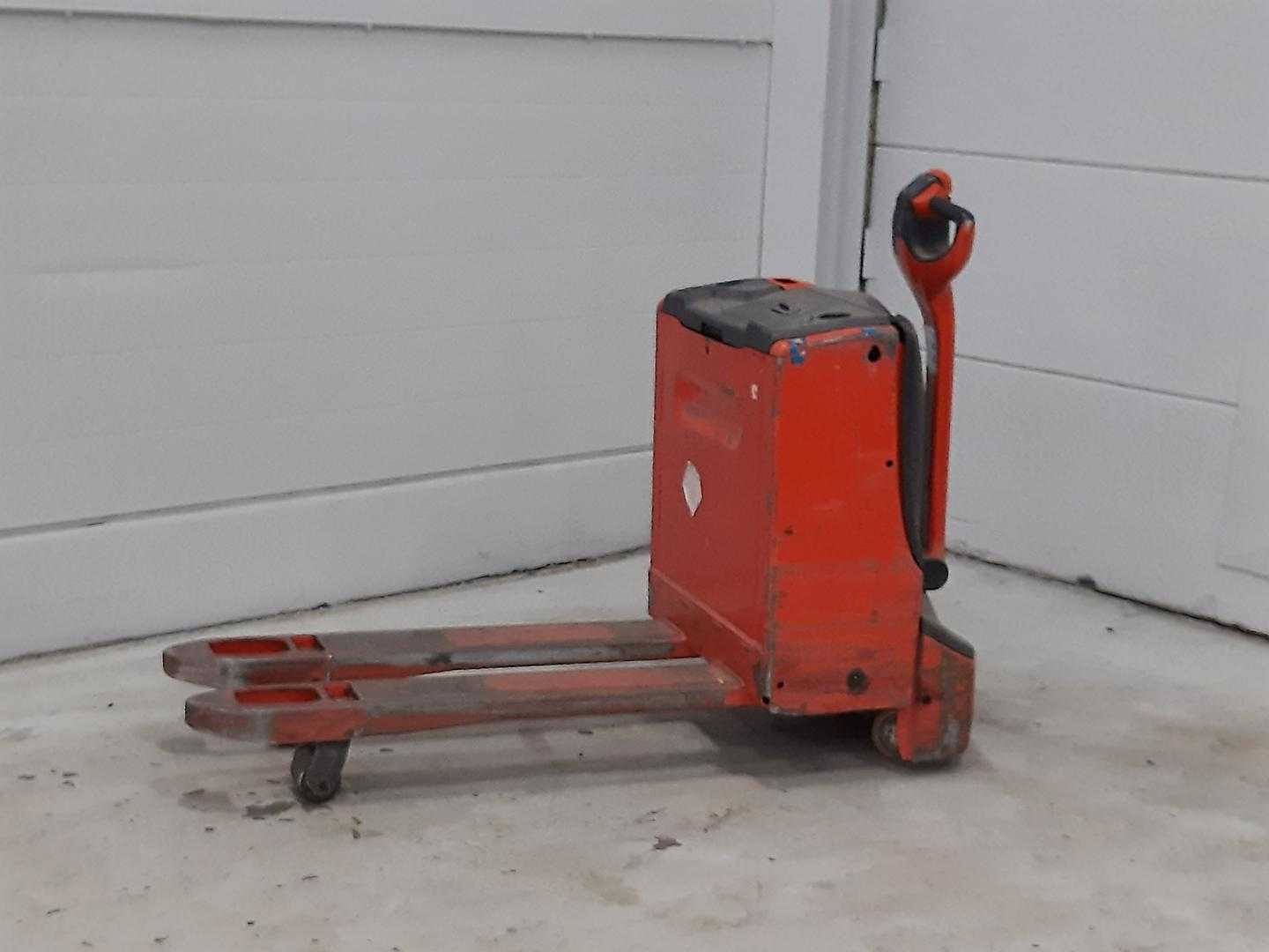 Used Forklift Linde T20 Žemo kėlimo krautuvas su grąžulu (Image 3) Used Forklift Linde T20 Žemo kėlimo krautuvas su grąžulu (Image 3)