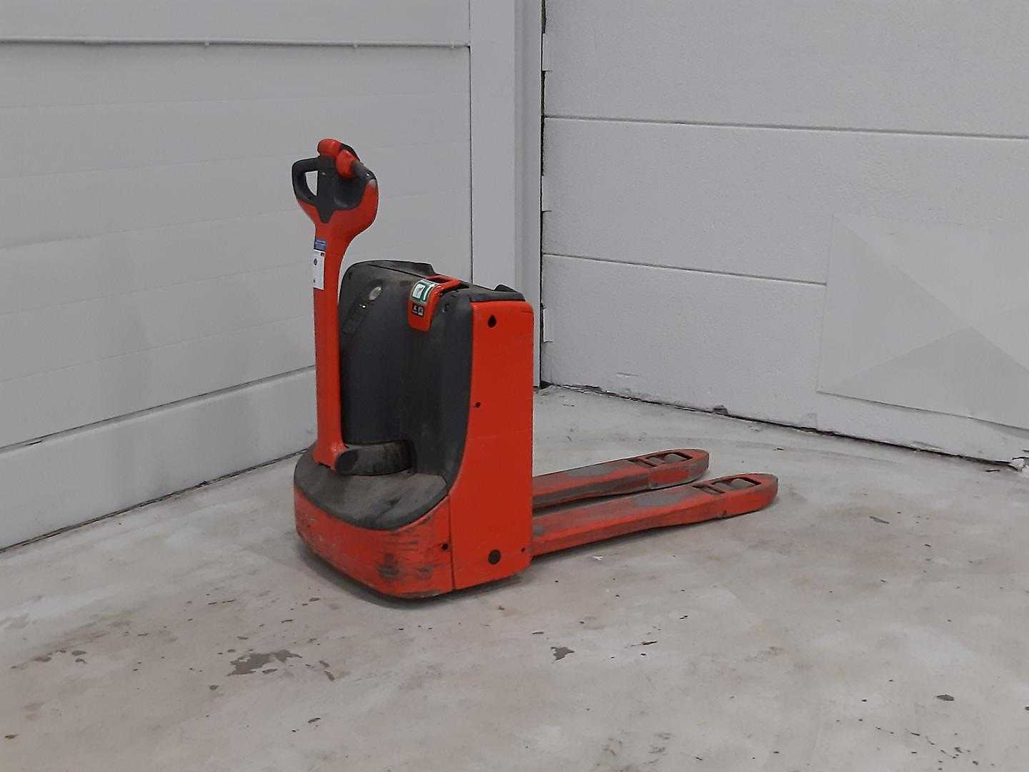 Used Forklift Linde T16 Li-ion Žemo kėlimo krautuvas su grąžulu (Image 3) Used Forklift Linde T16 Li-ion Žemo kėlimo krautuvas su grąžulu (Image 3)