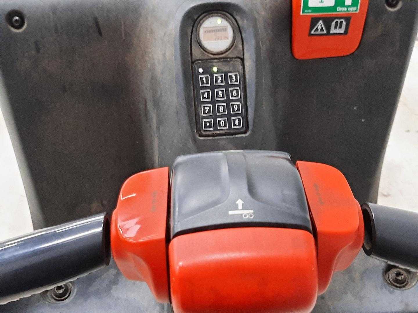 Used Forklift Linde T16 Li-ion Žemo kėlimo krautuvas su grąžulu (Image 6) Used Forklift Linde T16 Li-ion Žemo kėlimo krautuvas su grąžulu (Image 6)