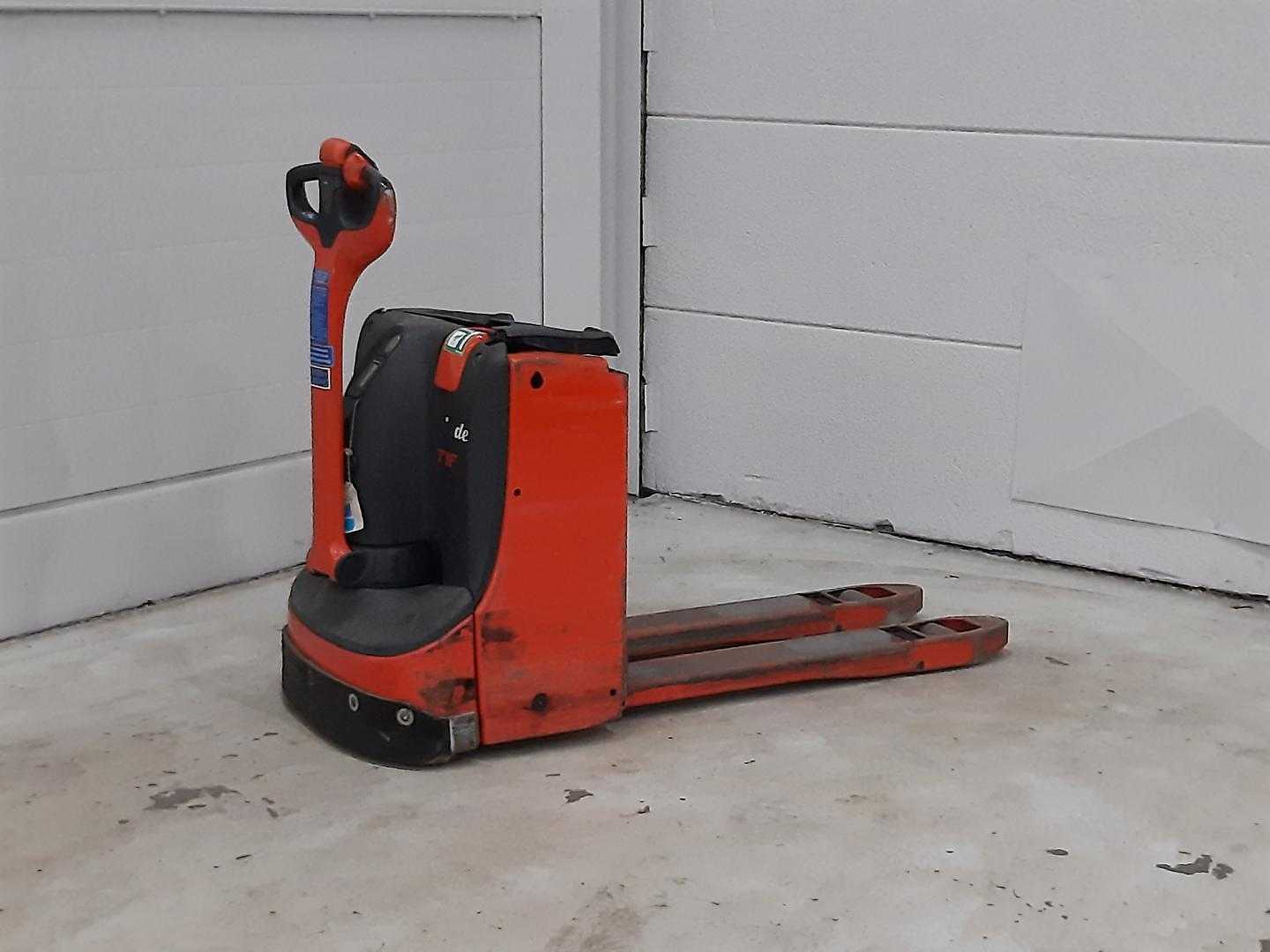 Used Forklift Linde T16 Žemo kėlimo krautuvas su grąžulu (Image 3) Used Forklift Linde T16 Žemo kėlimo krautuvas su grąžulu (Image 3)