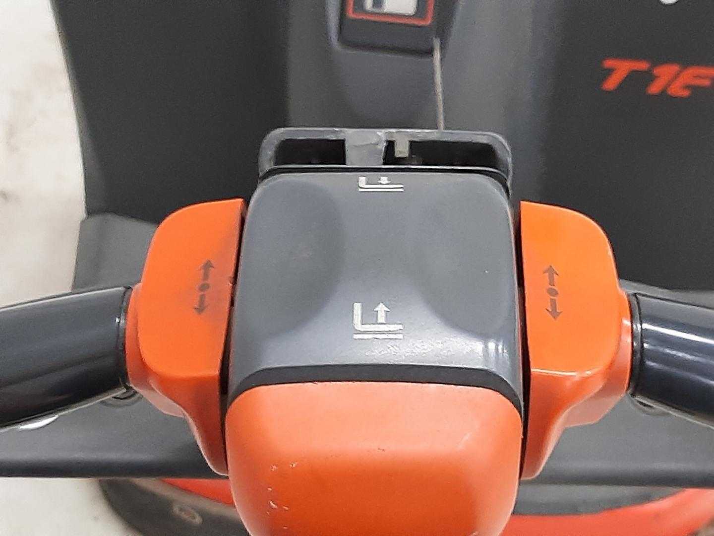 Used Forklift Linde T16 Žemo kėlimo krautuvas su grąžulu (Image 6) Used Forklift Linde T16 Žemo kėlimo krautuvas su grąžulu (Image 6)