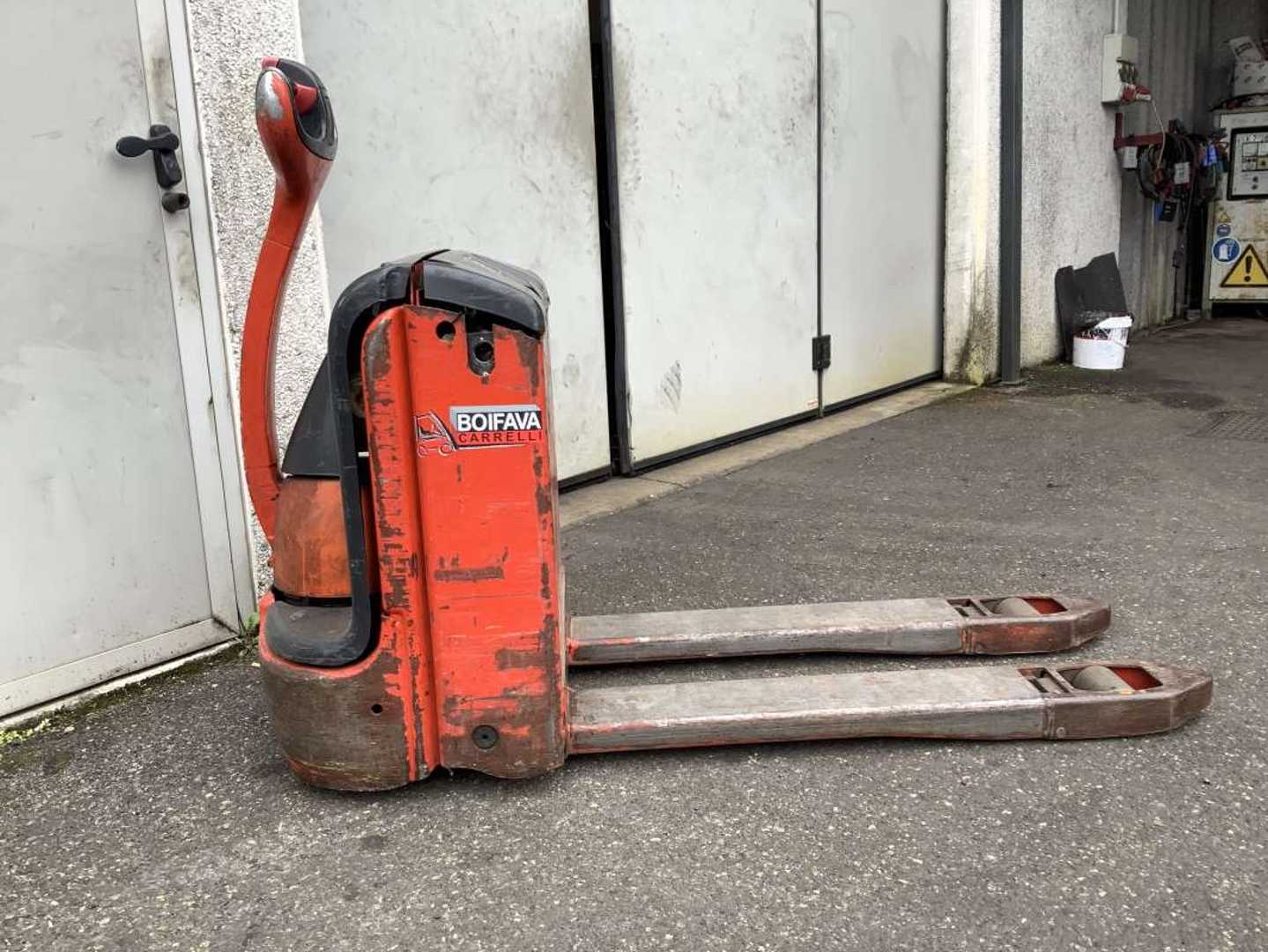 Used Forklift Linde T16 Žemo kėlimo krautuvas su grąžulu (Image 4)