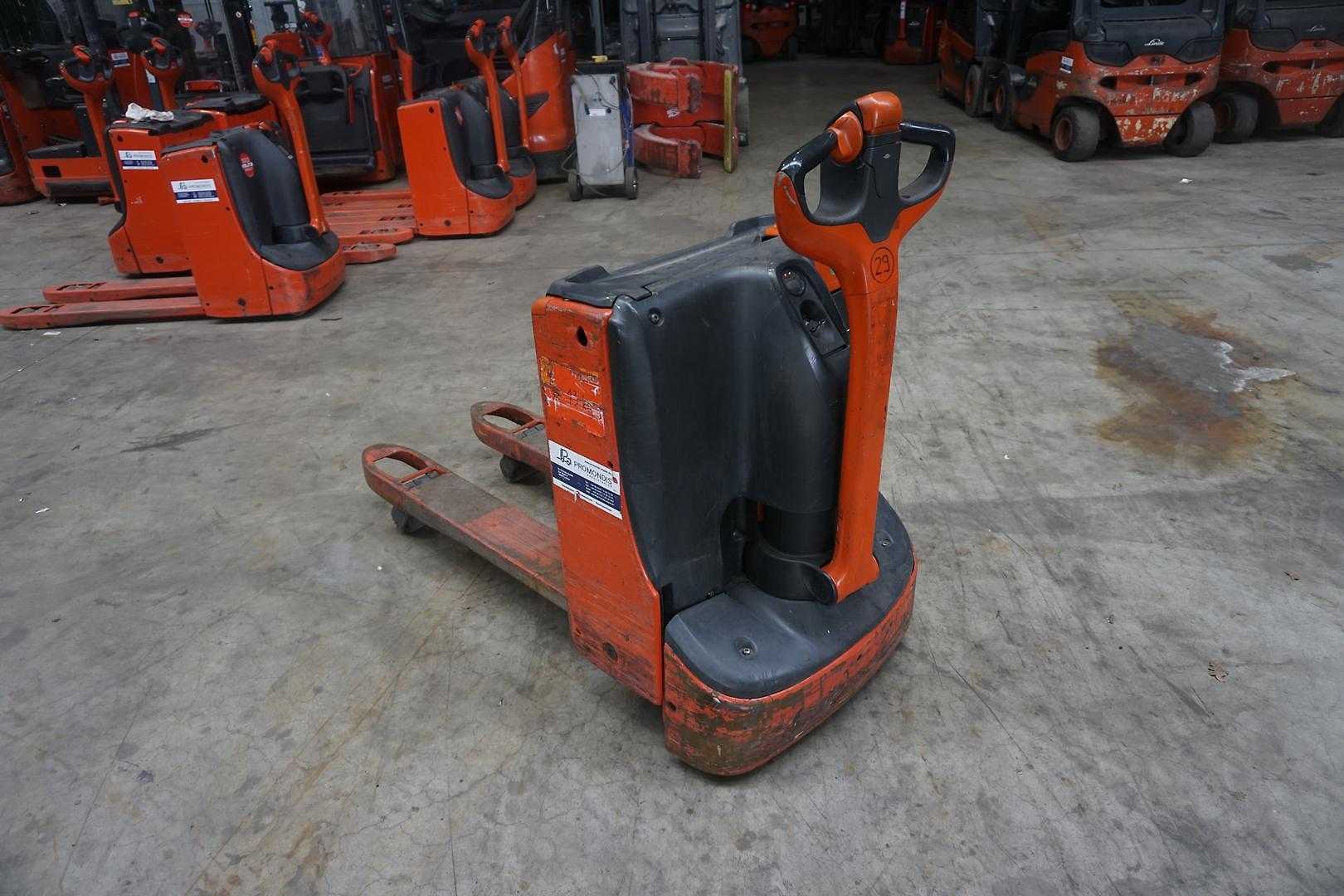 Used Forklift Linde T 16 - 2.648 Stunden Žemo kėlimo krautuvas su grąžulu (Image 4) Used Forklift Linde T 16 - 2.648 Stunden Žemo kėlimo krautuvas su grąžulu (Image 4)
