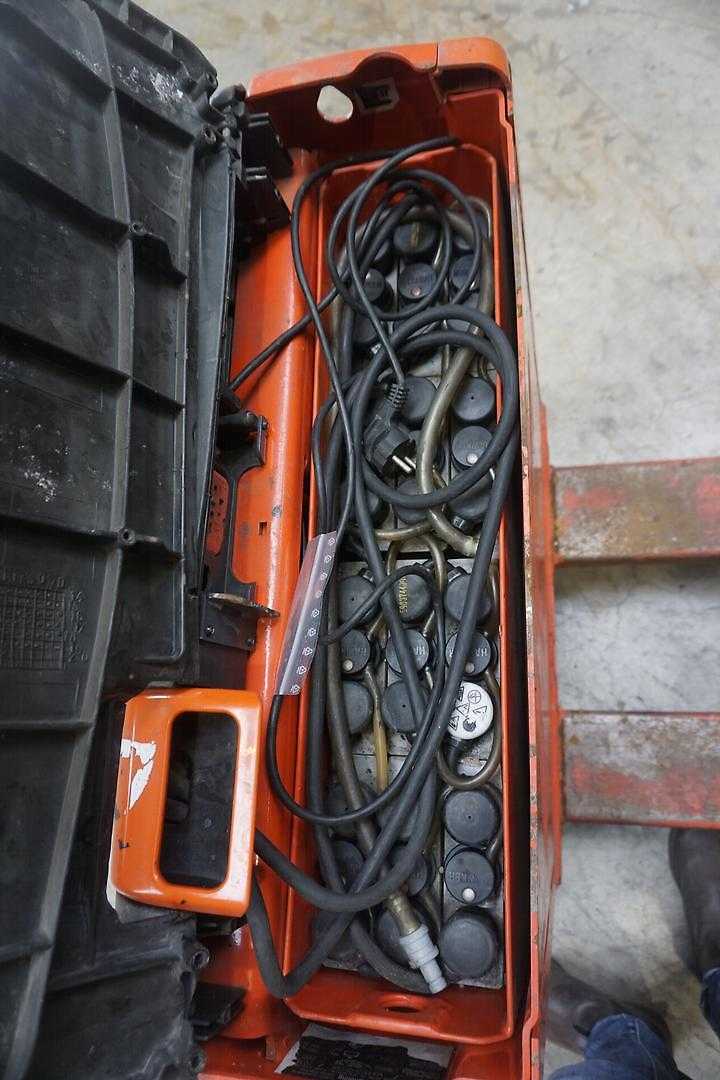 Used Forklift Linde T 16 - 2.648 Stunden Žemo kėlimo krautuvas su grąžulu (Image 7) Used Forklift Linde T 16 - 2.648 Stunden Žemo kėlimo krautuvas su grąžulu (Image 7)