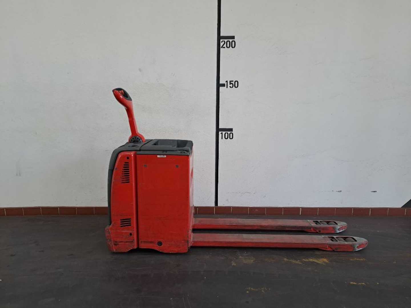 Used Forklift Linde T 30: 3,0t Žemo kėlimo krautuvas su grąžulu (Image 1)