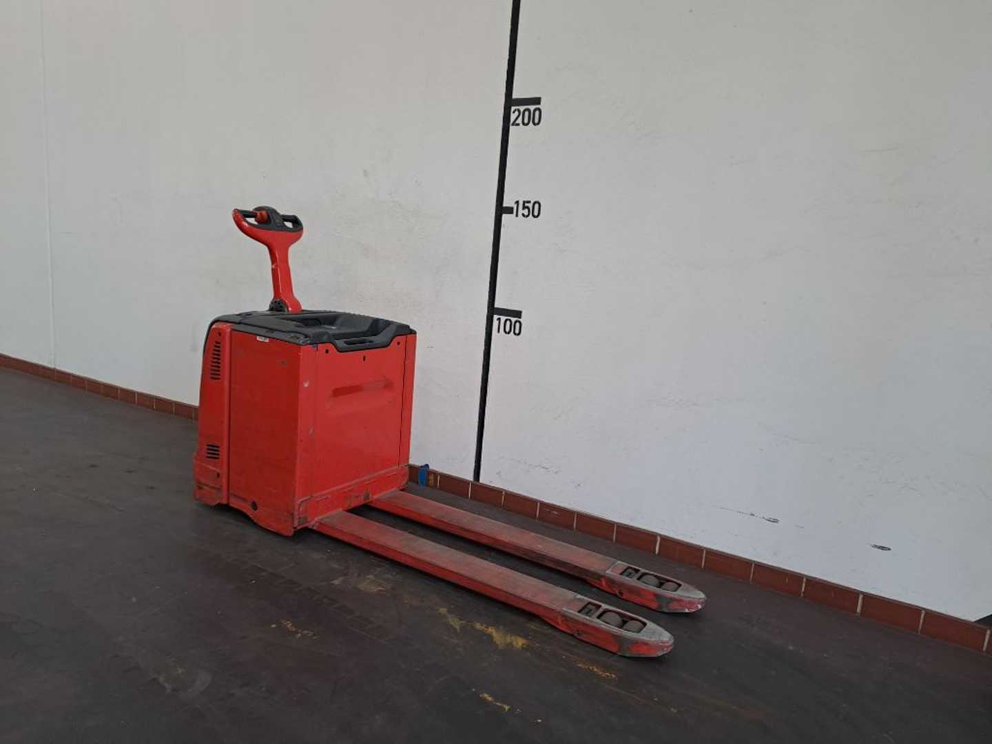 Used Forklift Linde T 30: 3,0t Žemo kėlimo krautuvas su grąžulu (Image 3)
