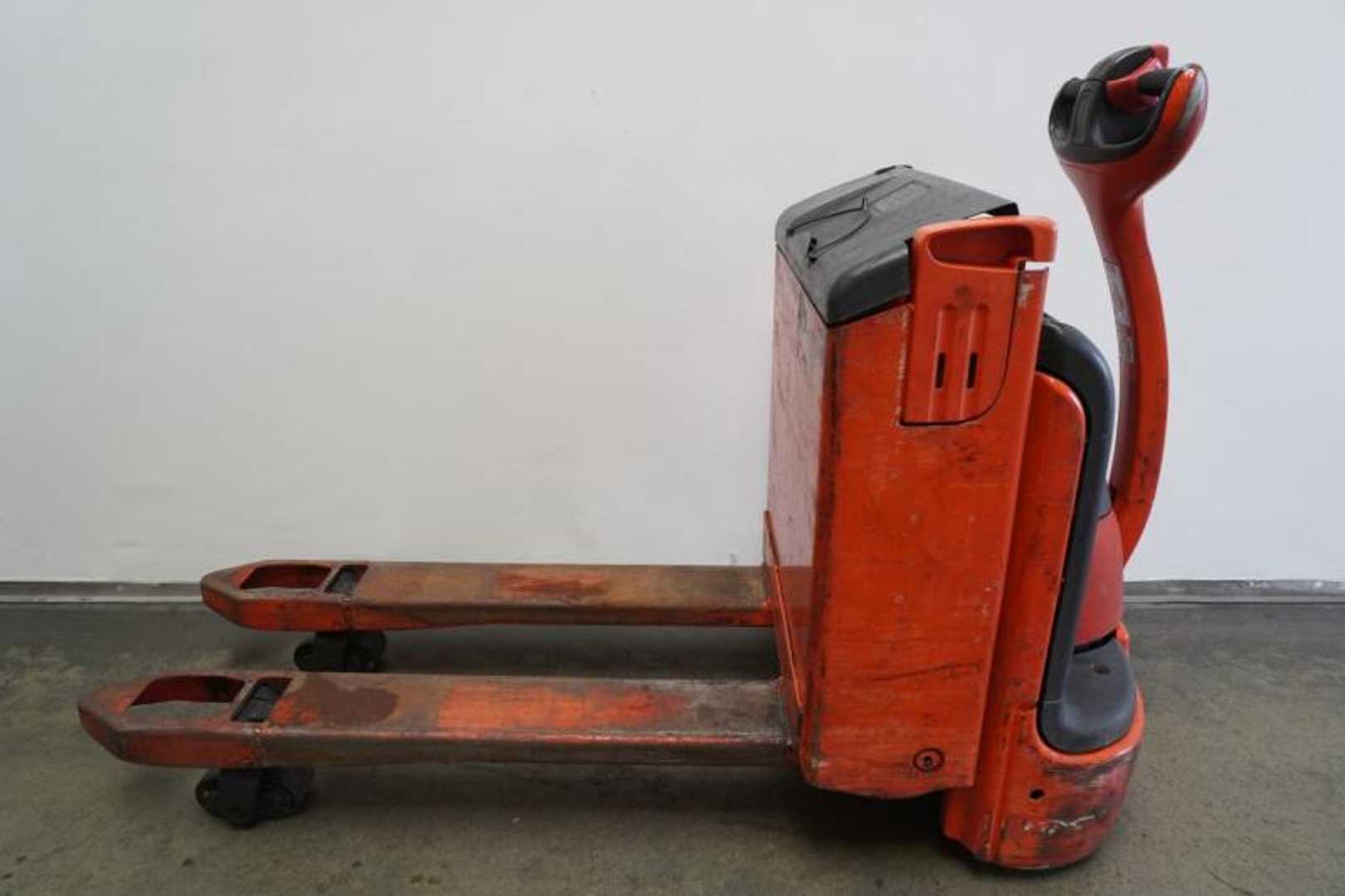Used Forklift Linde T 20 360 Žemo kėlimo krautuvas su grąžulu (Image 3) Used Forklift Linde T 20 360 Žemo kėlimo krautuvas su grąžulu (Image 3)
