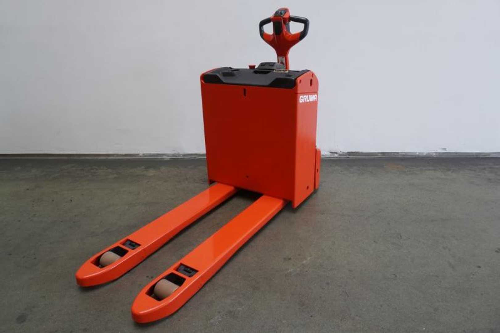 Used Forklift Linde T 16 1155-00 Žemo kėlimo krautuvas su grąžulu (Image 2)