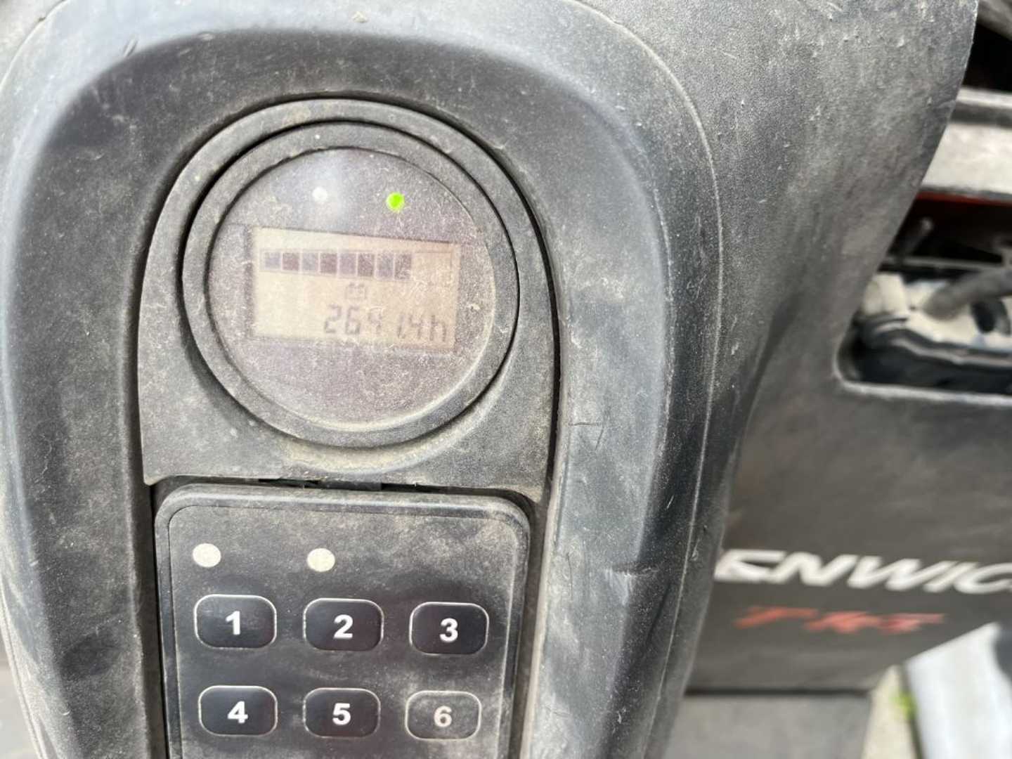 Used Forklift Linde T16 Žemo kėlimo krautuvas su grąžulu (Image 7) Used Forklift Linde T16 Žemo kėlimo krautuvas su grąžulu (Image 7)