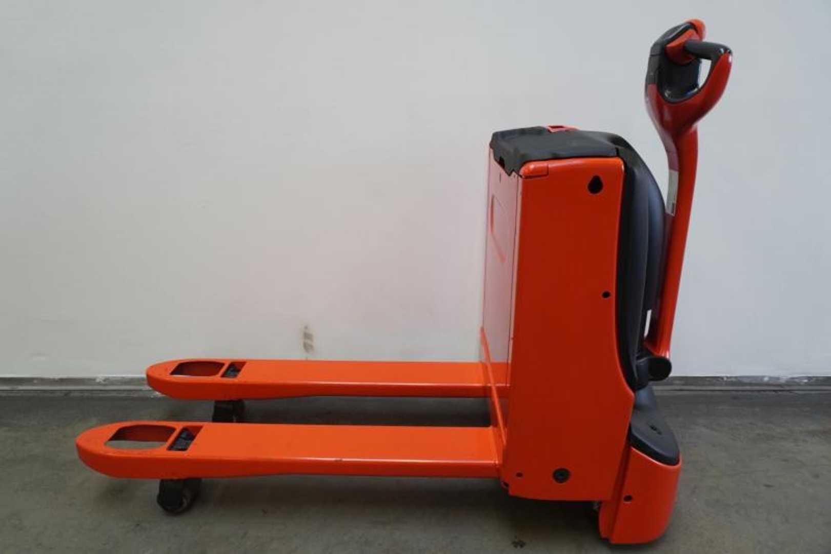 Used Forklift Linde T 16 1152 Žemo kėlimo krautuvas su grąžulu (Image 3)