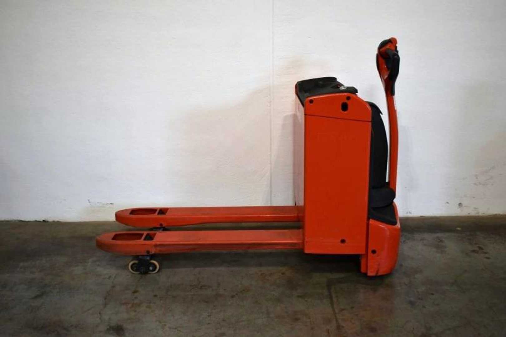 Used Forklift Linde T 20 1155-00 Žemo kėlimo krautuvas su grąžulu (Image 3)