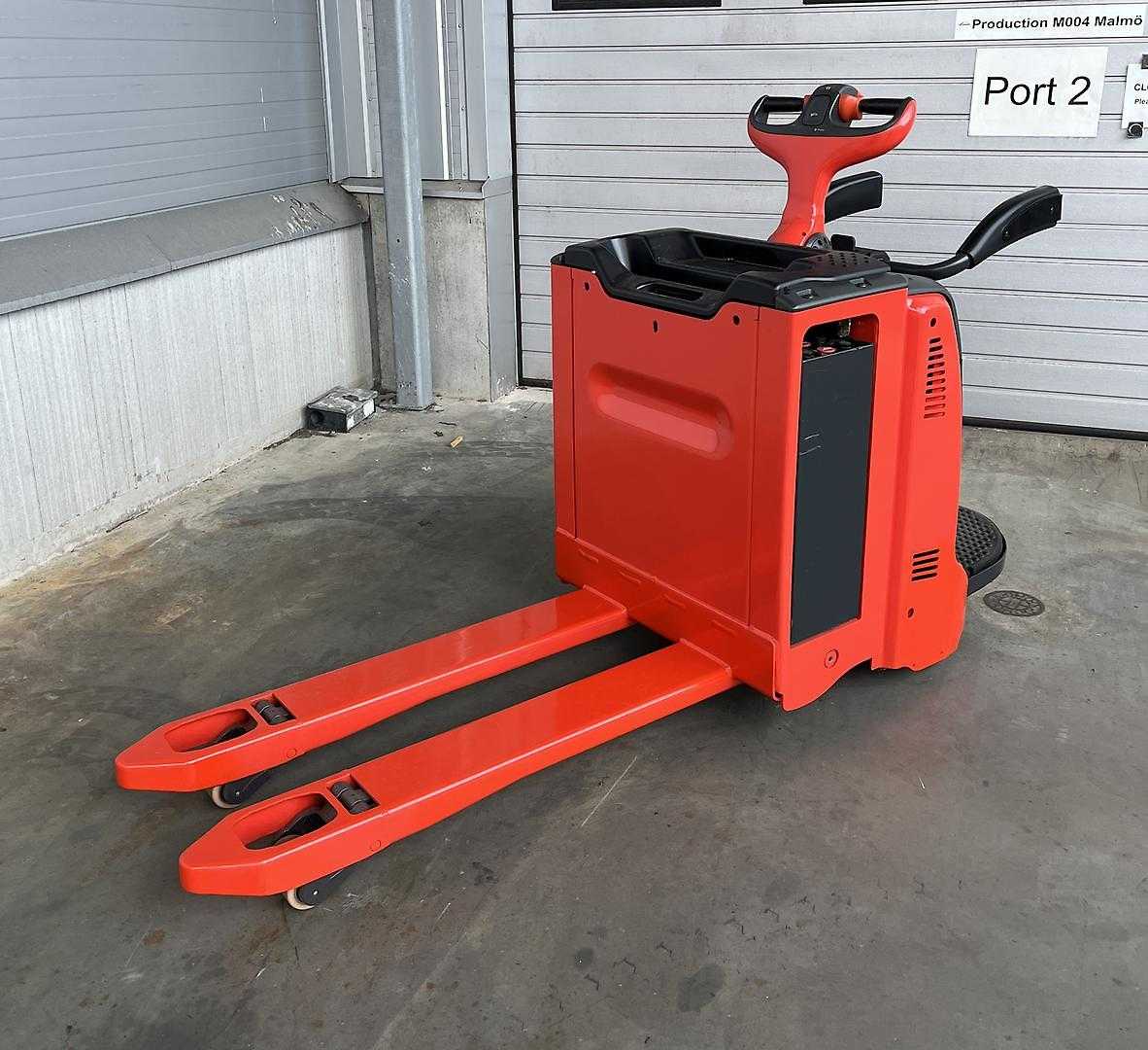 Used Forklift Linde T20AP - 131 Žemo kėlimo krautuvas su grąžulu (Image 3) Used Forklift Linde T20AP - 131 Žemo kėlimo krautuvas su grąžulu (Image 3)