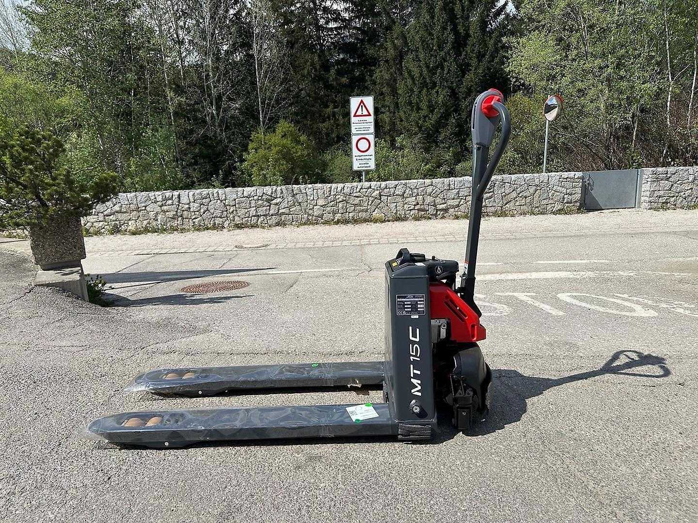 Used Forklift Linde MT15C *NEU+NEW* Žemo kėlimo krautuvas su grąžulu (Image 5) Used Forklift Linde MT15C *NEU+NEW* Žemo kėlimo krautuvas su grąžulu (Image 5)