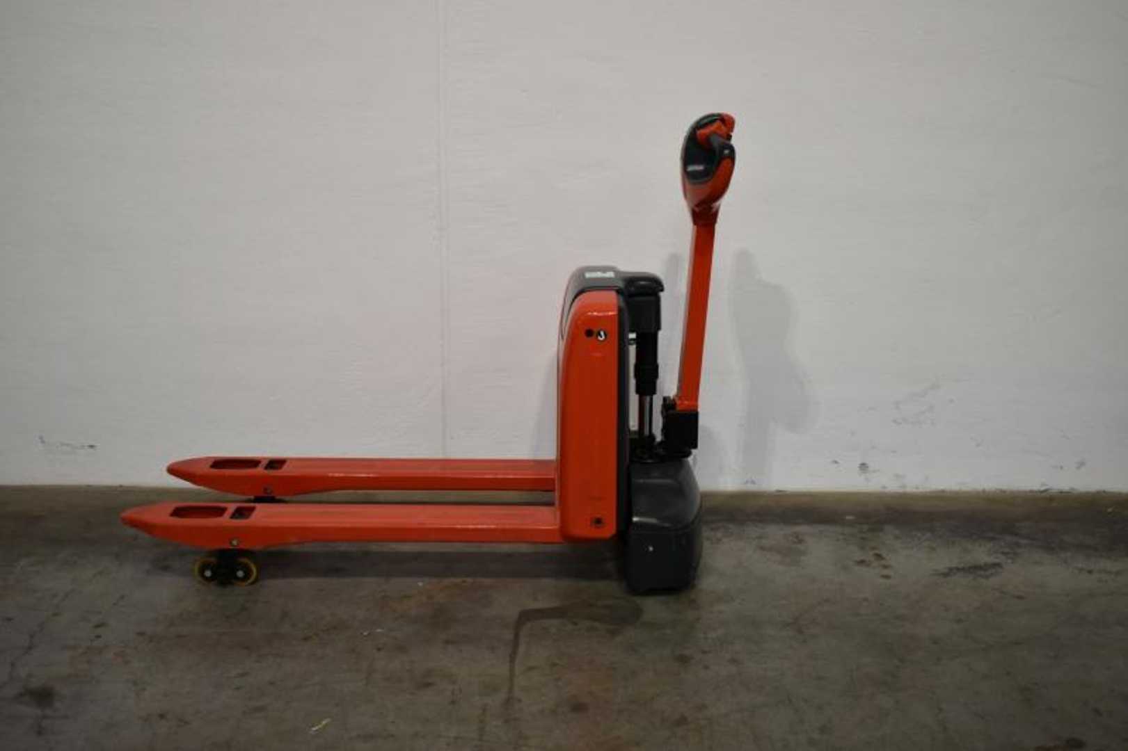 Used Forklift Linde MT 15 1133-03 Žemo kėlimo krautuvas su grąžulu (Image 3) Used Forklift Linde MT 15 1133-03 Žemo kėlimo krautuvas su grąžulu (Image 3)