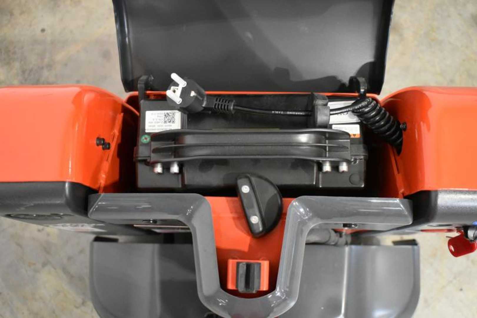 Used Forklift Linde MT 15 1133-03 Žemo kėlimo krautuvas su grąžulu (Image 4) Used Forklift Linde MT 15 1133-03 Žemo kėlimo krautuvas su grąžulu (Image 4)