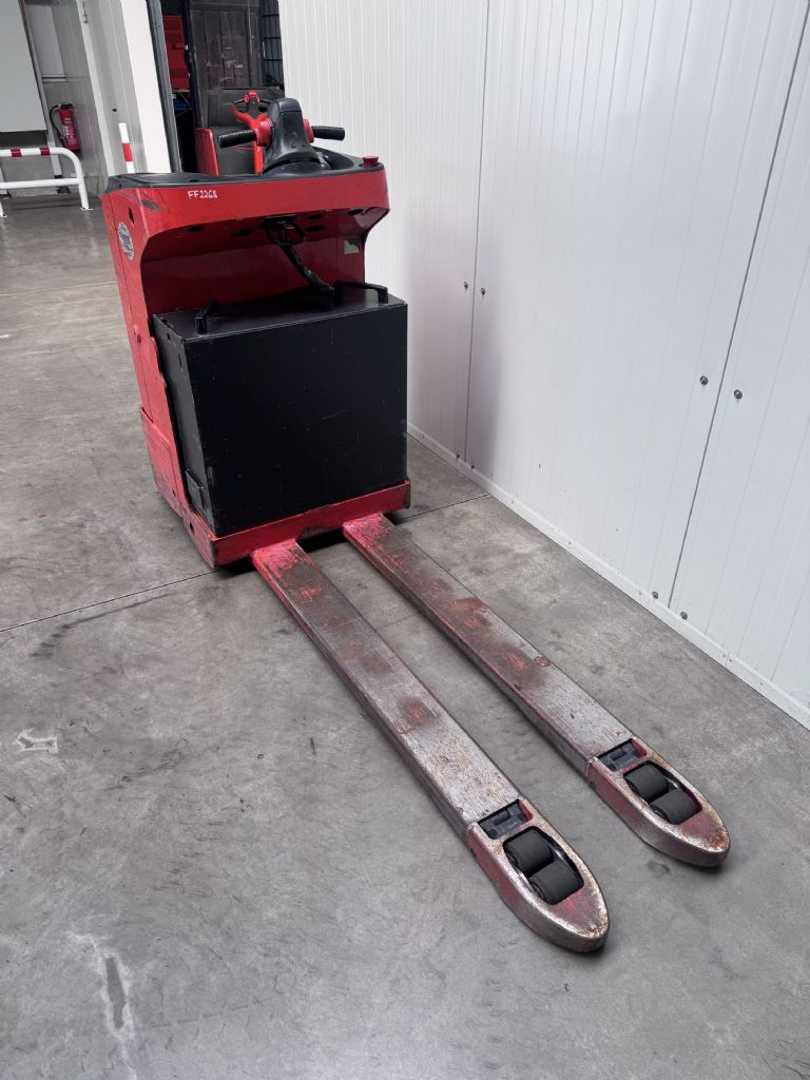 Used Forklift Linde T 20 SF Batterie Bj.21 Gabellänge 1600mm Žemo kėlimo krautuvas su grąžulu (Image 3) Used Forklift Linde T 20 SF Batterie Bj.21 Gabellänge 1600mm Žemo kėlimo krautuvas su grąžulu (Image 3)