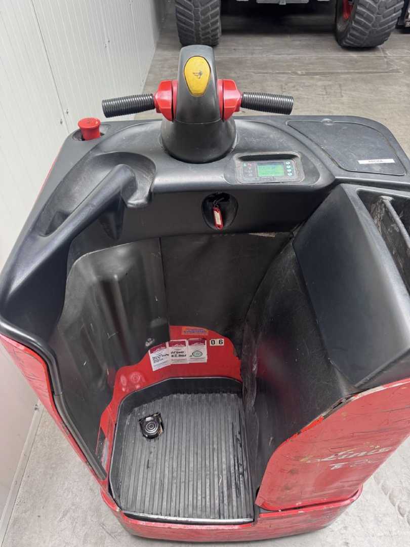 Used Forklift Linde T 20 SF Batterie Bj.21 Gabellänge 1600mm Žemo kėlimo krautuvas su grąžulu (Image 6) Used Forklift Linde T 20 SF Batterie Bj.21 Gabellänge 1600mm Žemo kėlimo krautuvas su grąžulu (Image 6)