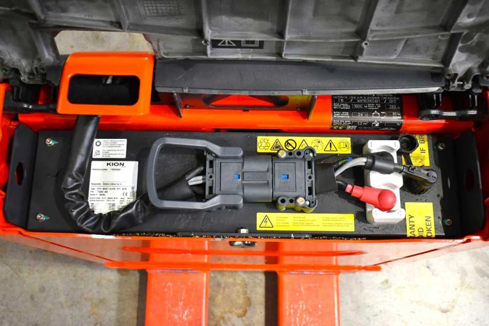 Used Forklift Linde T 16 ION 1152 Žemo kėlimo krautuvas su grąžulu (Image 4) Used Forklift Linde T 16 ION 1152 Žemo kėlimo krautuvas su grąžulu (Image 4)