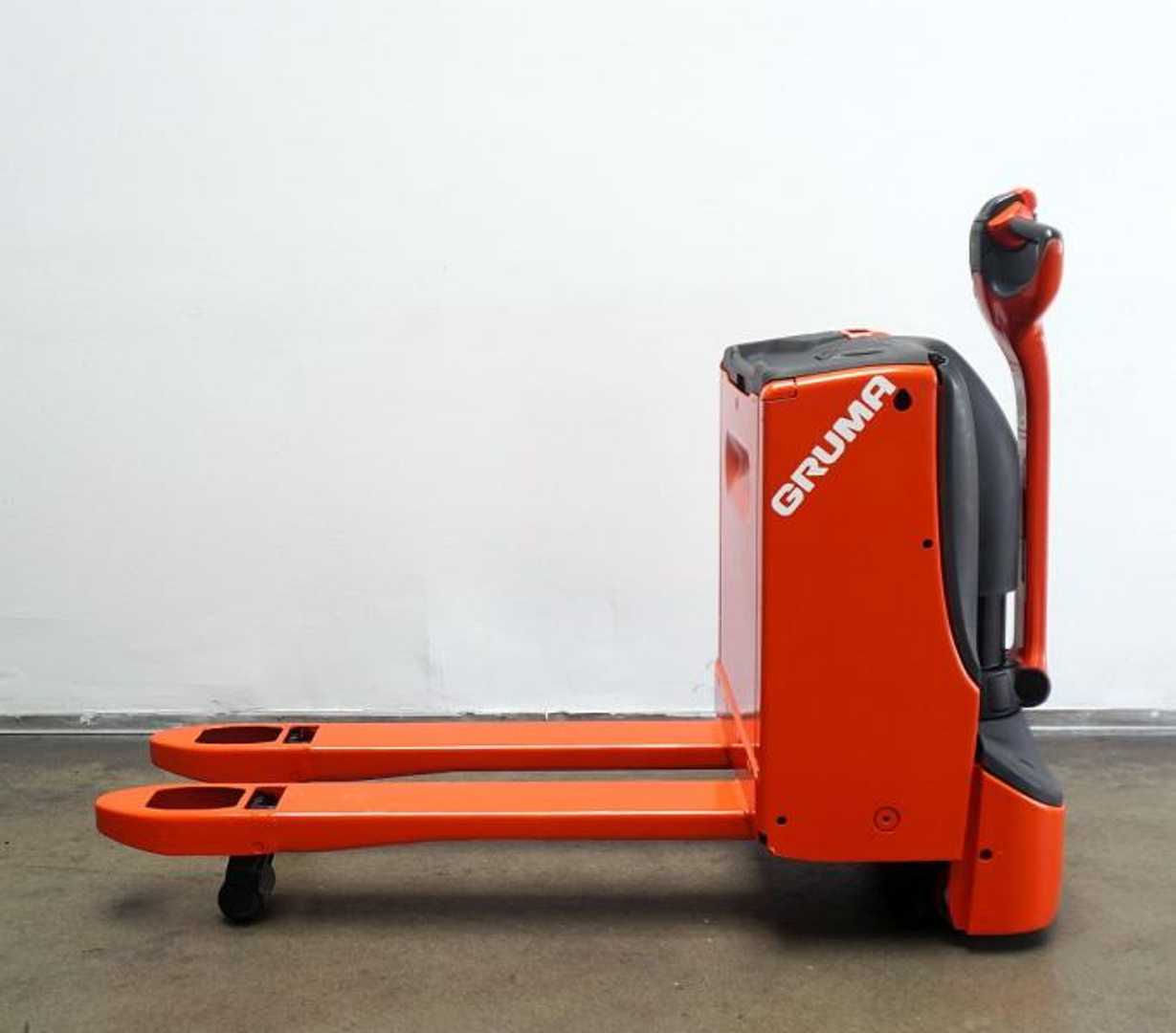 Used Forklift Linde T 18 1152 Žemo kėlimo krautuvas su grąžulu (Image 3) Used Forklift Linde T 18 1152 Žemo kėlimo krautuvas su grąžulu (Image 3)