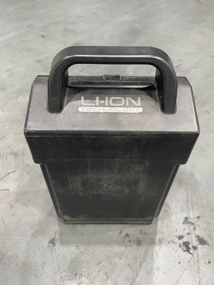 Used Forklift Linde MT12-1131 Žemo kėlimo krautuvas su grąžulu (Image 8) Used Forklift Linde MT12-1131 Žemo kėlimo krautuvas su grąžulu (Image 8)