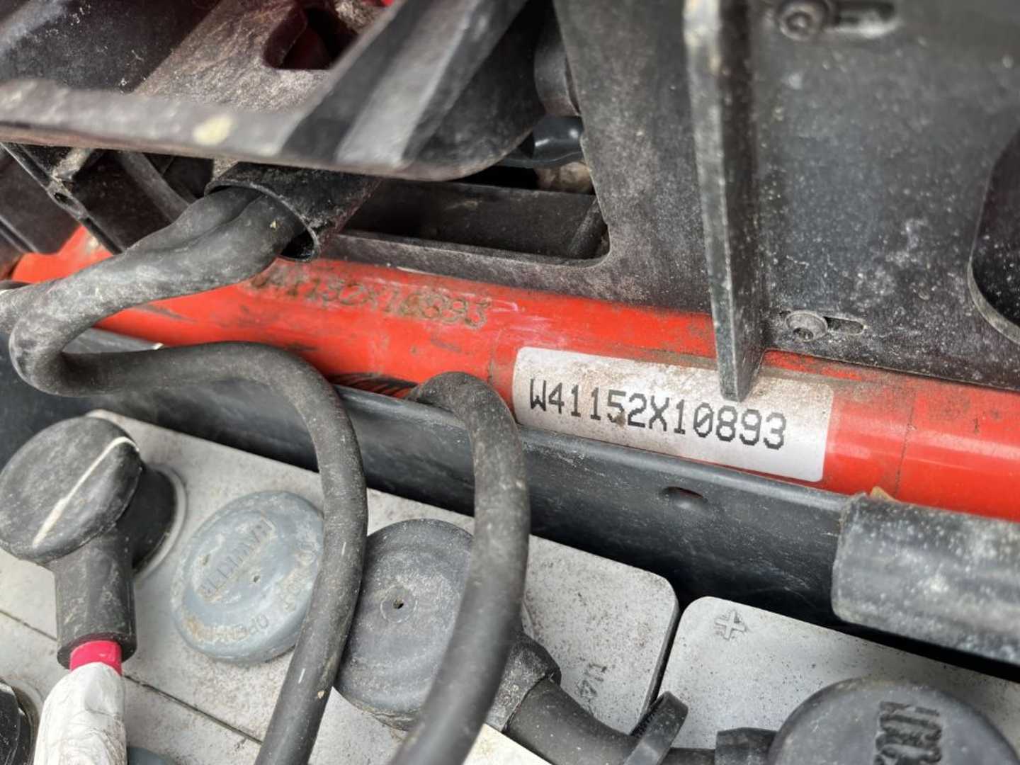 Used Forklift Linde T18 Žemo kėlimo krautuvas su grąžulu (Image 4) Used Forklift Linde T18 Žemo kėlimo krautuvas su grąžulu (Image 4)