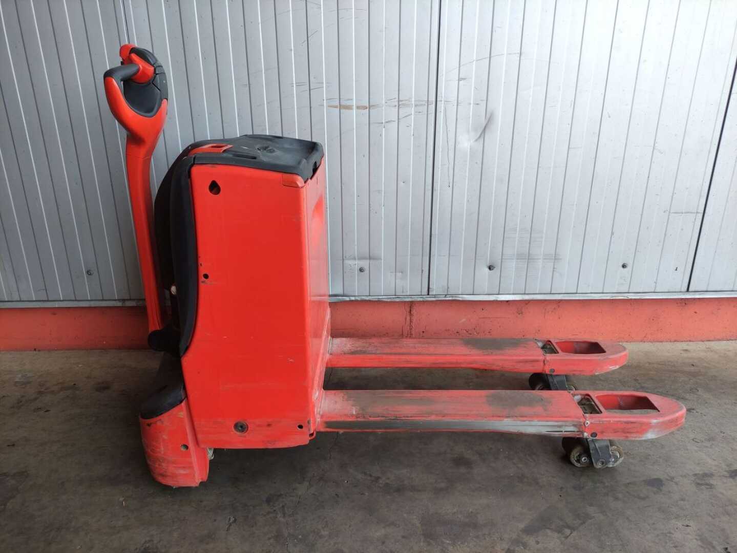 Used Forklift Linde T20/1152 Lack neu Žemo kėlimo krautuvas su grąžulu (Image 2)